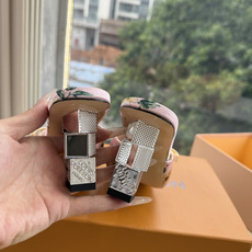G171LV | 路易威登 2026新款 顶级版原版一致 专柜主打最新款 LV lsola Comfort镂空搭扣平底拖 G171LV | 路易威登 2026新款 顶级版原版一致 专柜主打最新款 LV lsola Comfort镂空搭扣平底拖