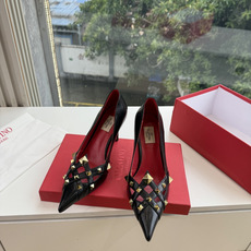 G289 VALENTINO华伦天奴经典单鞋春夏VLOGO SIGNATURE鞋型线条流畅.版型超赞上脚舒适.增高.显瘦 G289 VALENTINO华伦天奴经典单鞋春夏VLOGO SIGNATURE鞋型线条流畅.版型超赞上脚舒适.增高.显瘦