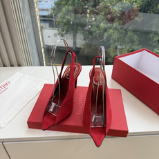 G289 VALENTINO华伦天奴凉鞋经典单鞋春夏VLOGO SIGNATURE鞋型线条流畅.版型超赞上脚舒适.增高. G289 VALENTINO华伦天奴凉鞋经典单鞋春夏VLOGO SIGNATURE鞋型线条流畅.版型超赞上脚舒适.增高.