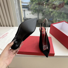 G289 VALENTINO华伦天奴凉鞋经典单鞋春夏VLOGO SIGNATURE鞋型线条流畅.版型超赞上脚舒适.增高. G289 VALENTINO华伦天奴凉鞋经典单鞋春夏VLOGO SIGNATURE鞋型线条流畅.版型超赞上脚舒适.增高.