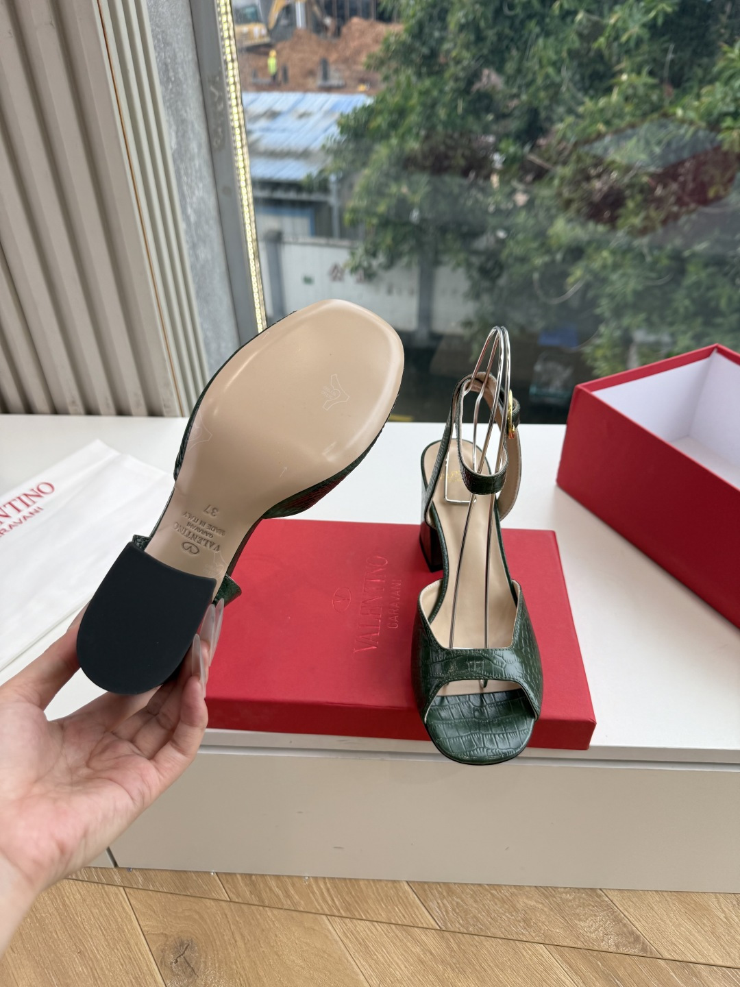 G289 VALENTINO华伦天奴凉鞋经典单鞋春夏VLOGO SIGNATURE鞋型线条流畅.版型超赞上脚舒适.增高.