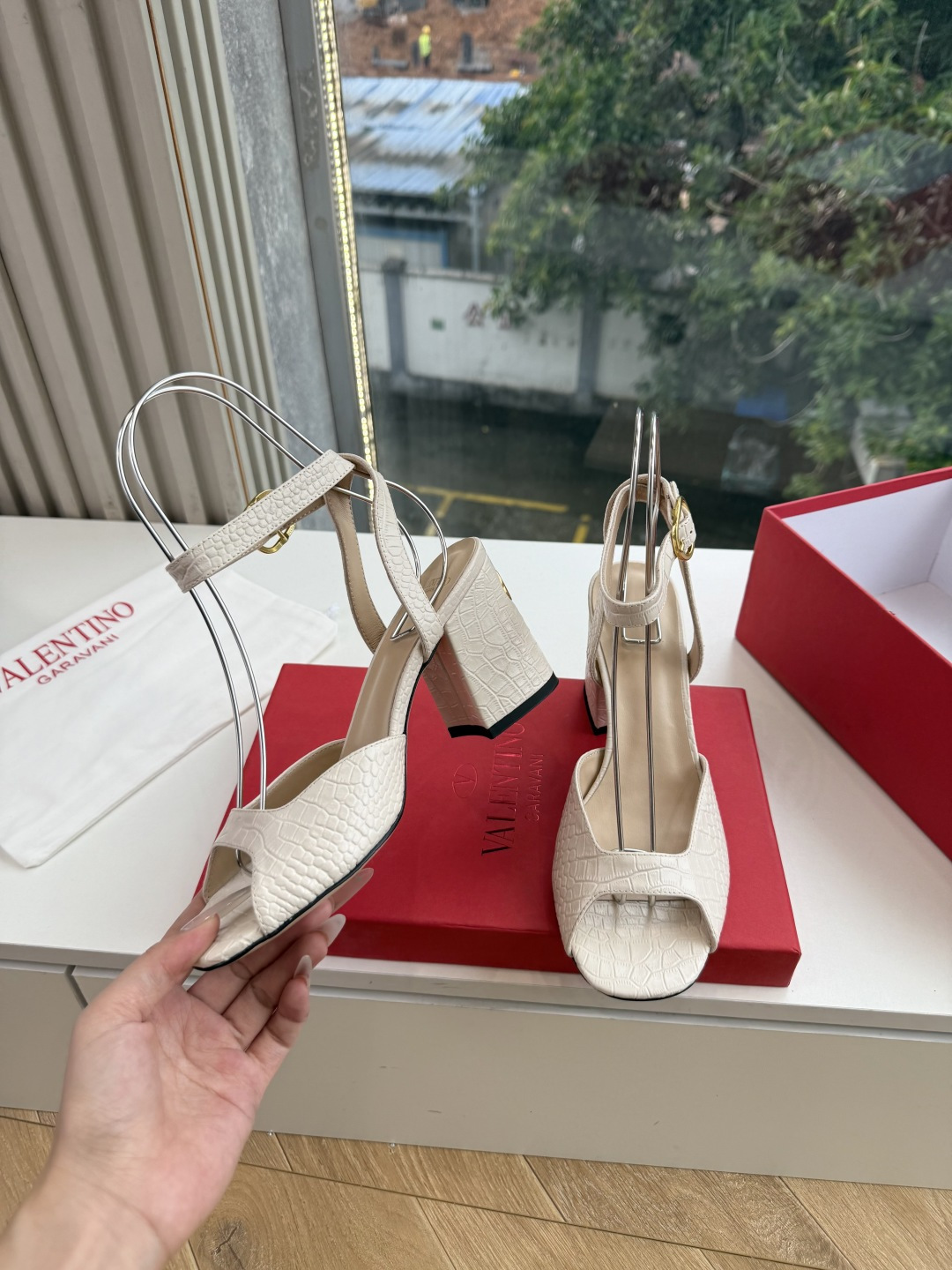 G289 VALENTINO华伦天奴凉鞋经典单鞋春夏VLOGO SIGNATURE鞋型线条流畅.版型超赞上脚舒适.增高.