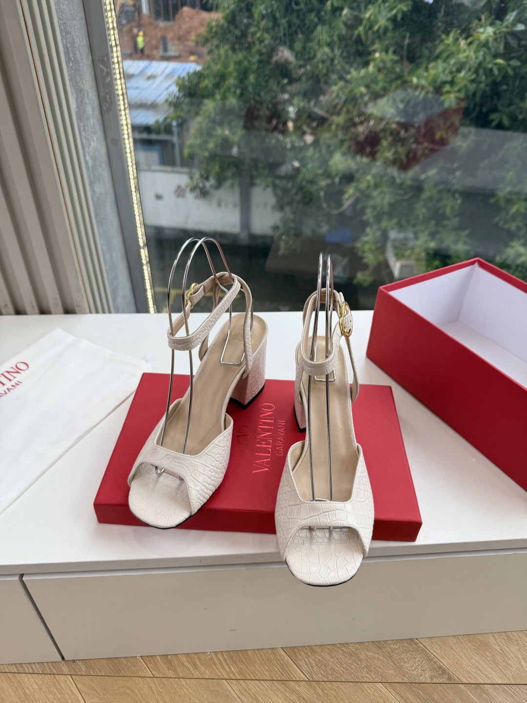 G289 VALENTINO华伦天奴凉鞋经典单鞋春夏VLOGO SIGNATURE鞋型线条流畅.版型超赞上脚舒适.增高.