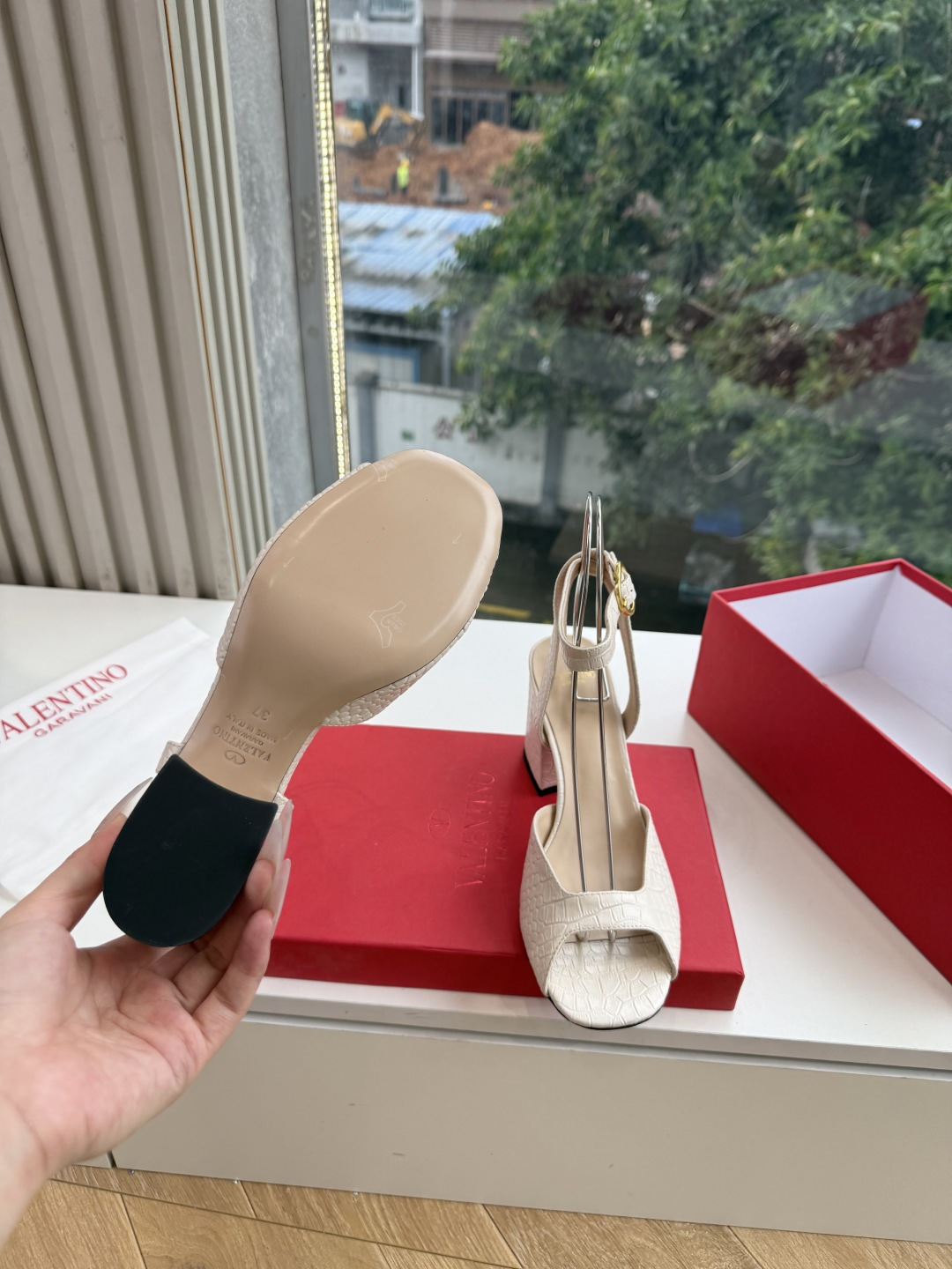 G289 VALENTINO华伦天奴凉鞋经典单鞋春夏VLOGO SIGNATURE鞋型线条流畅.版型超赞上脚舒适.增高.