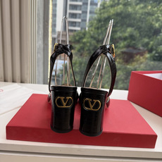 G289 VALENTINO华伦天奴凉鞋经典单鞋春夏VLOGO SIGNATURE鞋型线条流畅.版型超赞上脚舒适.增高. G289 VALENTINO华伦天奴凉鞋经典单鞋春夏VLOGO SIGNATURE鞋型线条流畅.版型超赞上脚舒适.增高.