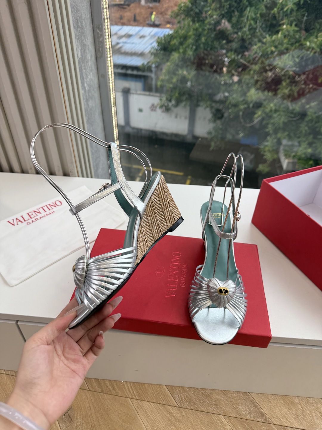G289 VALENTINO华伦天奴凉鞋经典单鞋春夏VLOGO SIGNATURE鞋型线条流畅.版型超赞上脚舒适.增高. G289 VALENTINO华伦天奴凉鞋经典单鞋春夏VLOGO SIGNATURE鞋型线条流畅.版型超赞上脚舒适.增高.