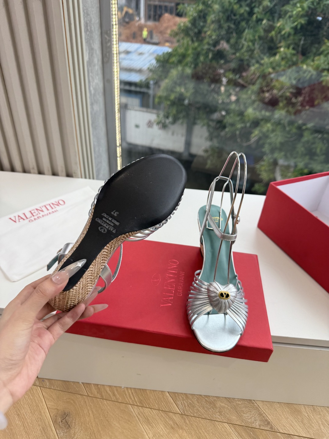 G289 VALENTINO华伦天奴凉鞋经典单鞋春夏VLOGO SIGNATURE鞋型线条流畅.版型超赞上脚舒适.增高. G289 VALENTINO华伦天奴凉鞋经典单鞋春夏VLOGO SIGNATURE鞋型线条流畅.版型超赞上脚舒适.增高.
