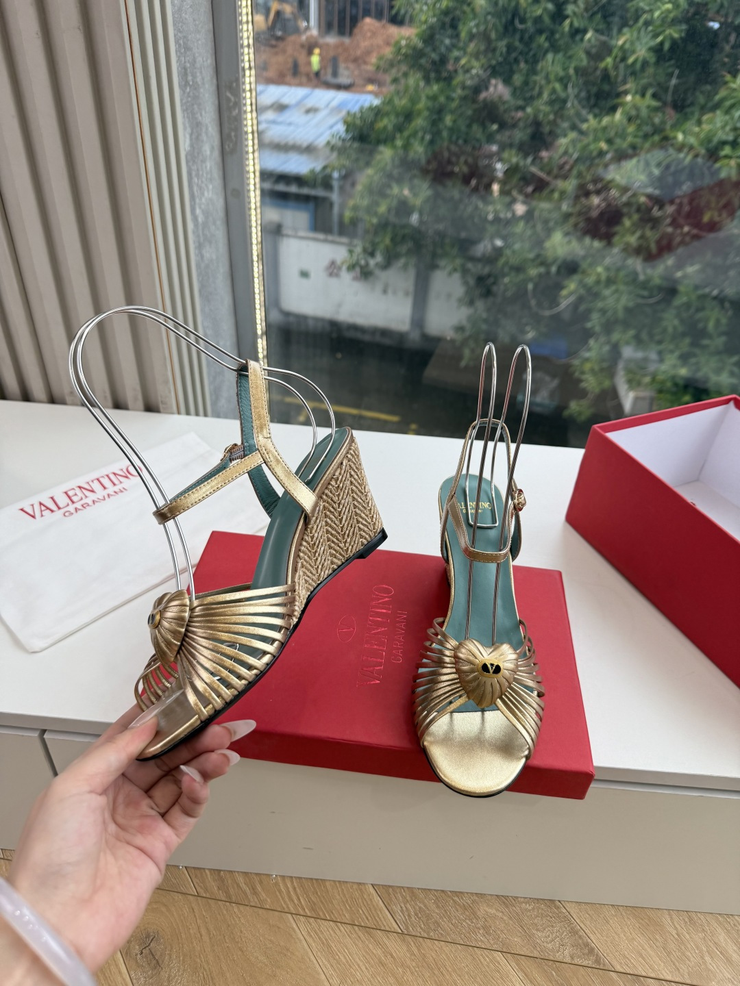 G289 VALENTINO华伦天奴凉鞋经典单鞋春夏VLOGO SIGNATURE鞋型线条流畅.版型超赞上脚舒适.增高.