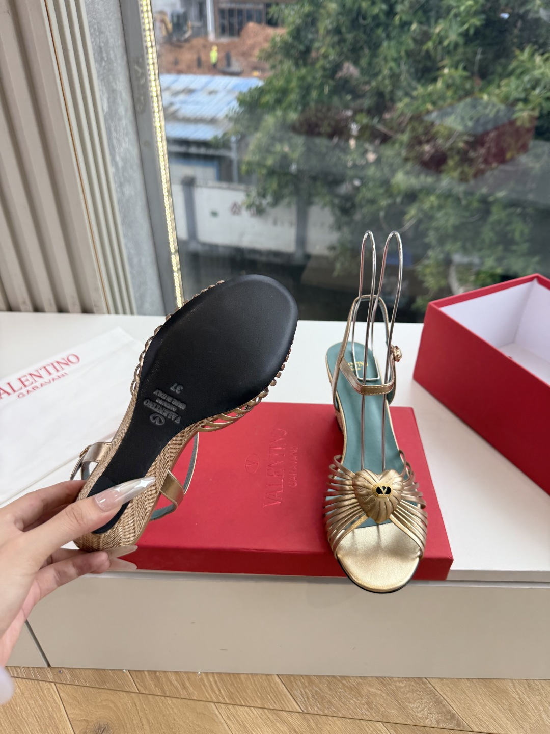 G289 VALENTINO华伦天奴凉鞋经典单鞋春夏VLOGO SIGNATURE鞋型线条流畅.版型超赞上脚舒适.增高.
