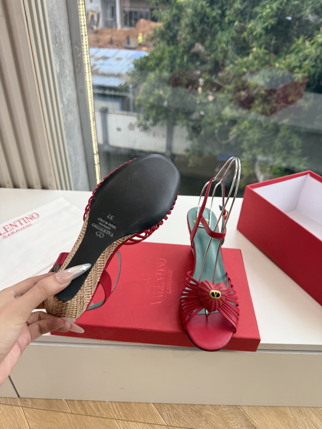 G289 VALENTINO华伦天奴凉鞋经典单鞋春夏VLOGO SIGNATURE鞋型线条流畅.版型超赞上脚舒适.增高. G289 VALENTINO华伦天奴凉鞋经典单鞋春夏VLOGO SIGNATURE鞋型线条流畅.版型超赞上脚舒适.增高.