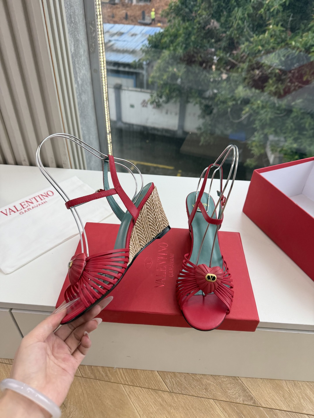 G289 VALENTINO华伦天奴凉鞋经典单鞋春夏VLOGO SIGNATURE鞋型线条流畅.版型超赞上脚舒适.增高. G289 VALENTINO华伦天奴凉鞋经典单鞋春夏VLOGO SIGNATURE鞋型线条流畅.版型超赞上脚舒适.增高.
