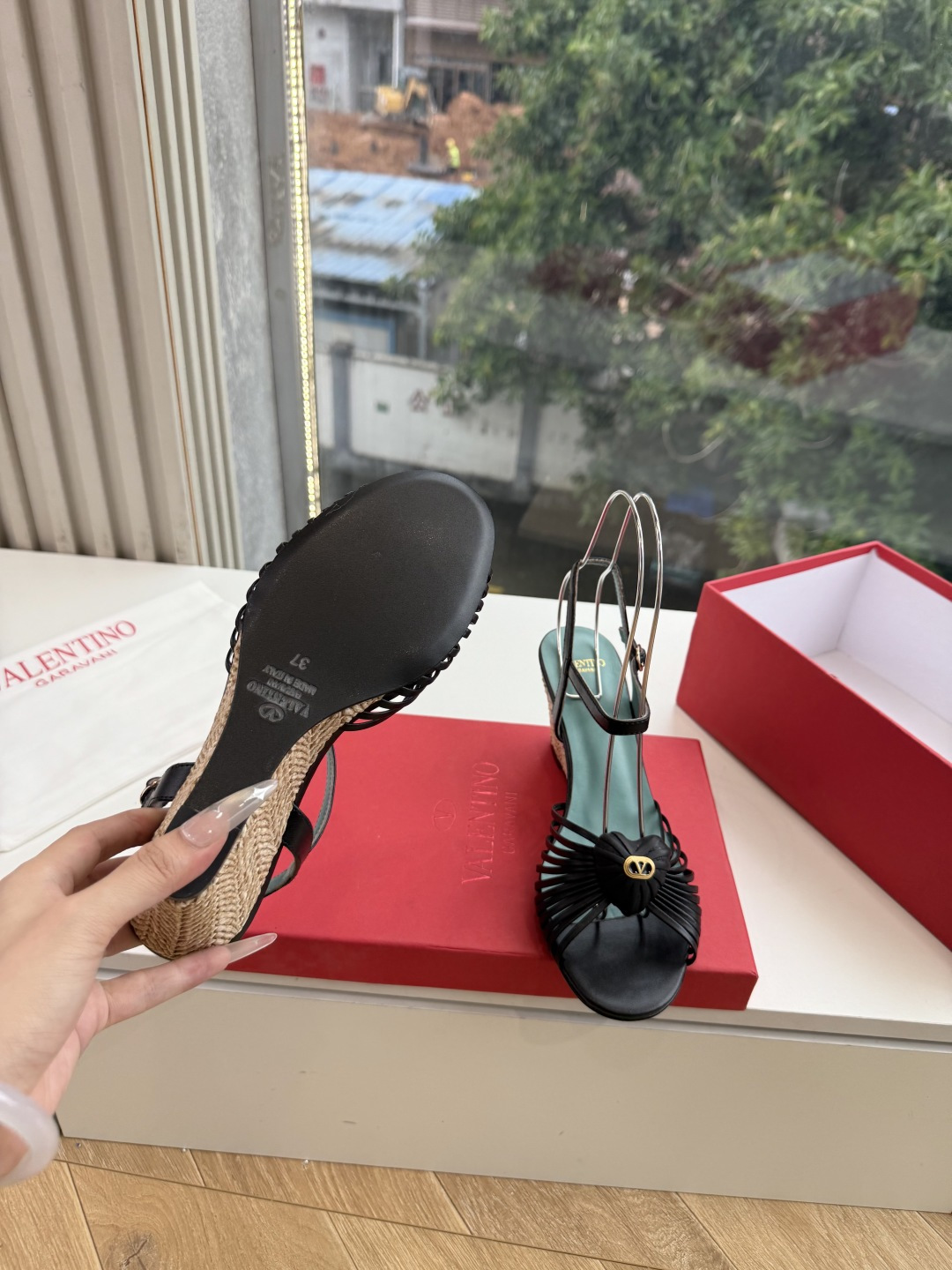 G289 VALENTINO华伦天奴凉鞋经典单鞋春夏VLOGO SIGNATURE鞋型线条流畅.版型超赞上脚舒适.增高. G289 VALENTINO华伦天奴凉鞋经典单鞋春夏VLOGO SIGNATURE鞋型线条流畅.版型超赞上脚舒适.增高.