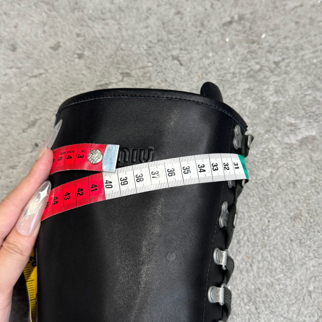 G241爆款 Miumiu谬谬朋克风秋冬机车造型长靴松弛感限量走秀款一双封神复古骑士靴 🤩怎么穿都好看今夏时髦精最爱 看