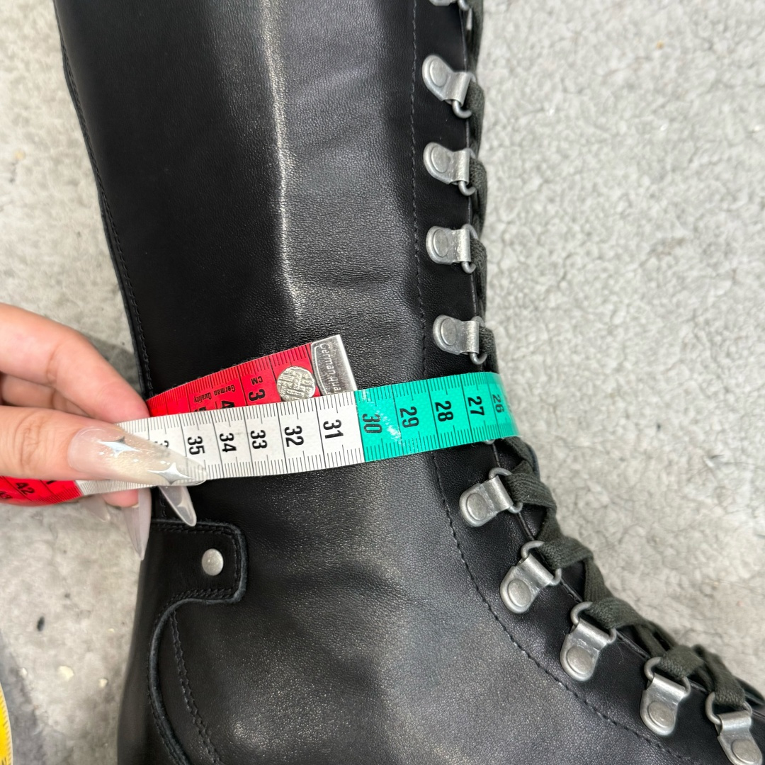 G241爆款 Miumiu谬谬朋克风秋冬机车造型长靴松弛感限量走秀款一双封神复古骑士靴 🤩怎么穿都好看今夏时髦精最爱 看