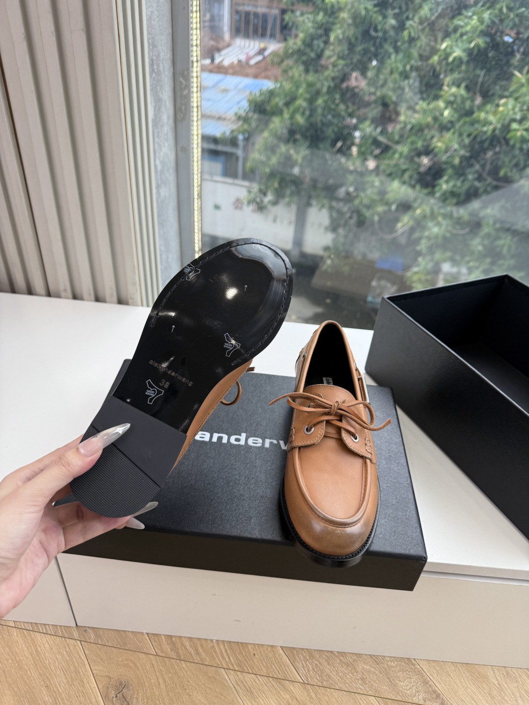 G013代购级别Alexanderwan*大王新品厚底系列新品，无敌增高决绝子单品，鞋底厚，但脚感轻盈舒适！甄选进口牛皮