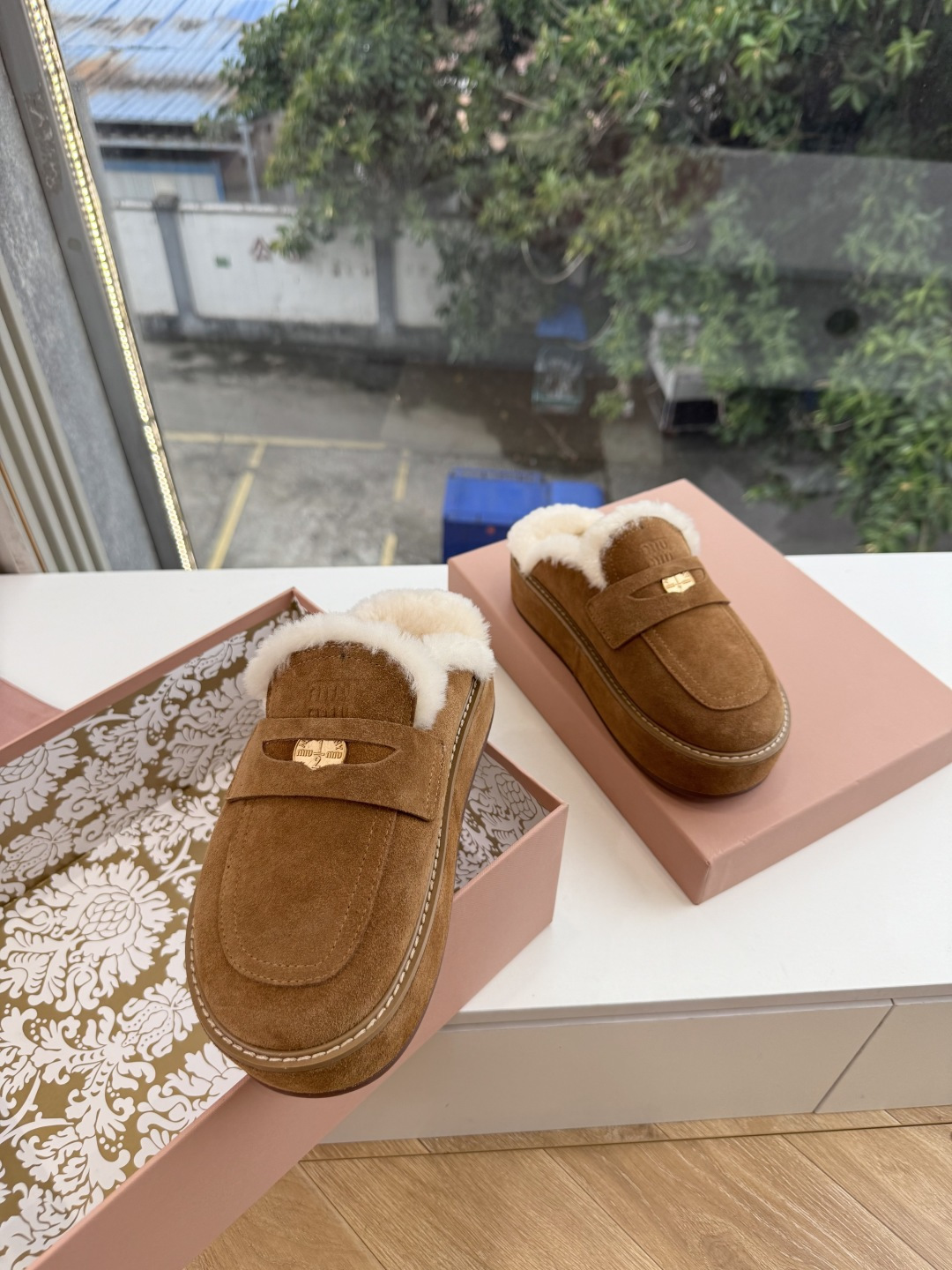 G021顶级羊毛内里miumiu新款穆勒鞋进口羊毛雪地靴棉鞋单鞋 简约造型，超轻原版开模鞋底，脚感妥妥满分 好穿好搭， 