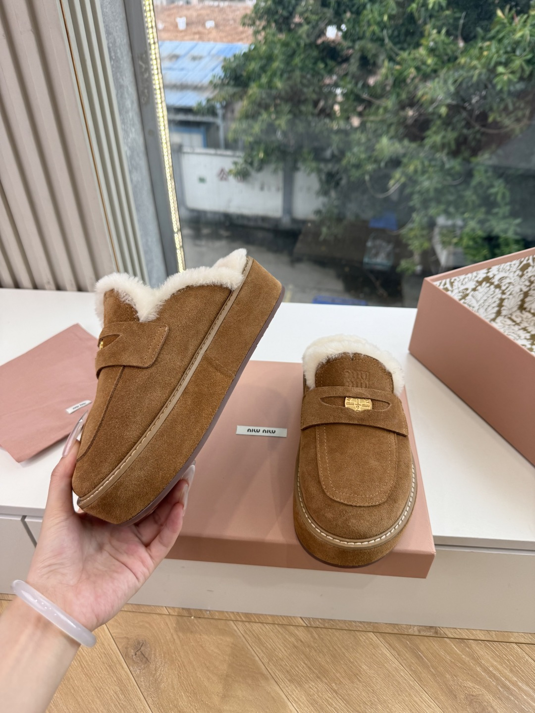 G021顶级羊毛内里miumiu新款穆勒鞋进口羊毛雪地靴棉鞋单鞋 简约造型，超轻原版开模鞋底，脚感妥妥满分 好穿好搭， 