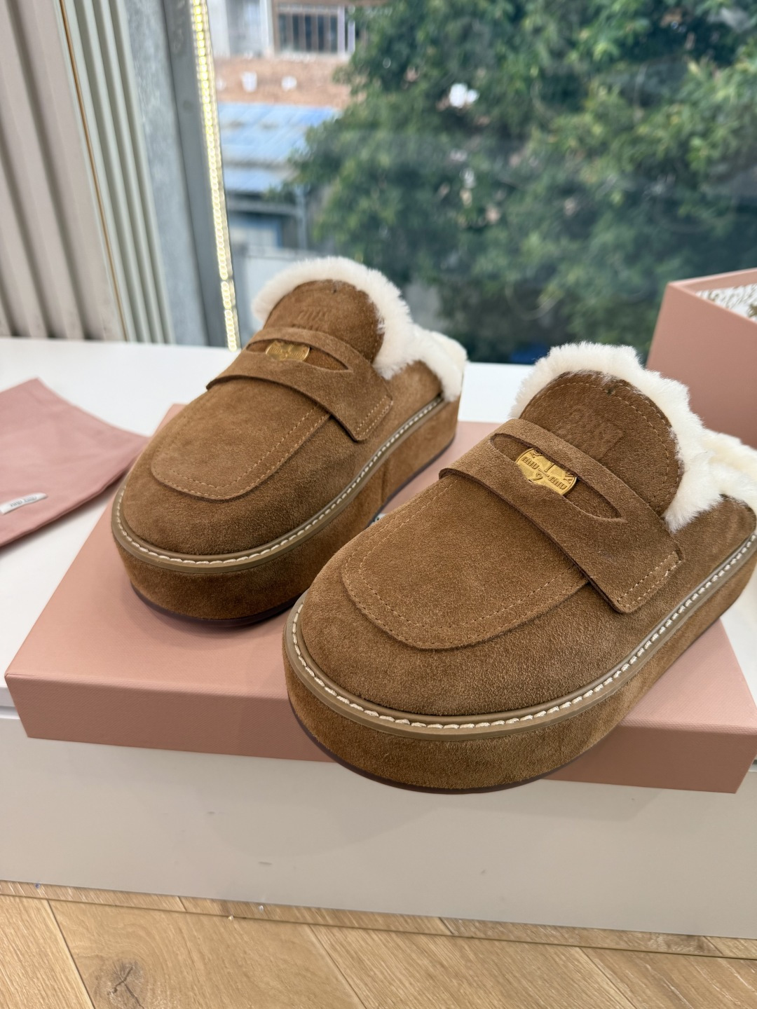 G021顶级羊毛内里miumiu新款穆勒鞋进口羊毛雪地靴棉鞋单鞋 简约造型，超轻原版开模鞋底，脚感妥妥满分 好穿好搭， 