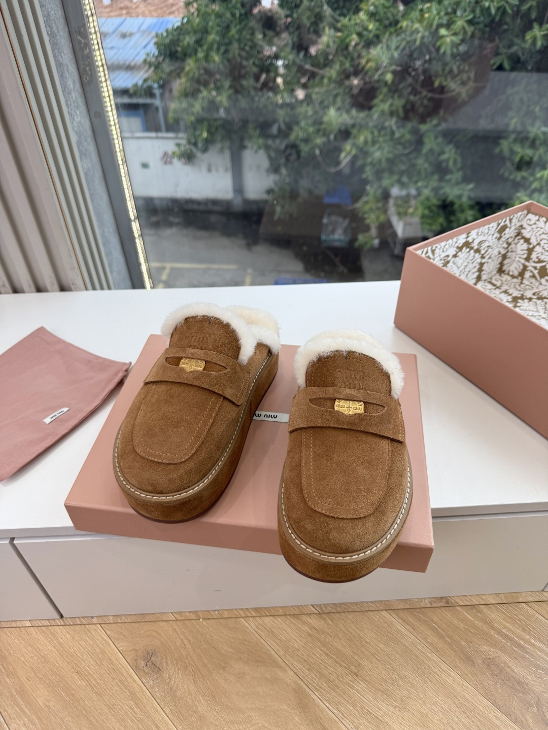 G021顶级羊毛内里miumiu新款穆勒鞋进口羊毛雪地靴棉鞋单鞋 简约造型，超轻原版开模鞋底，脚感妥妥满分 好穿好搭， 
