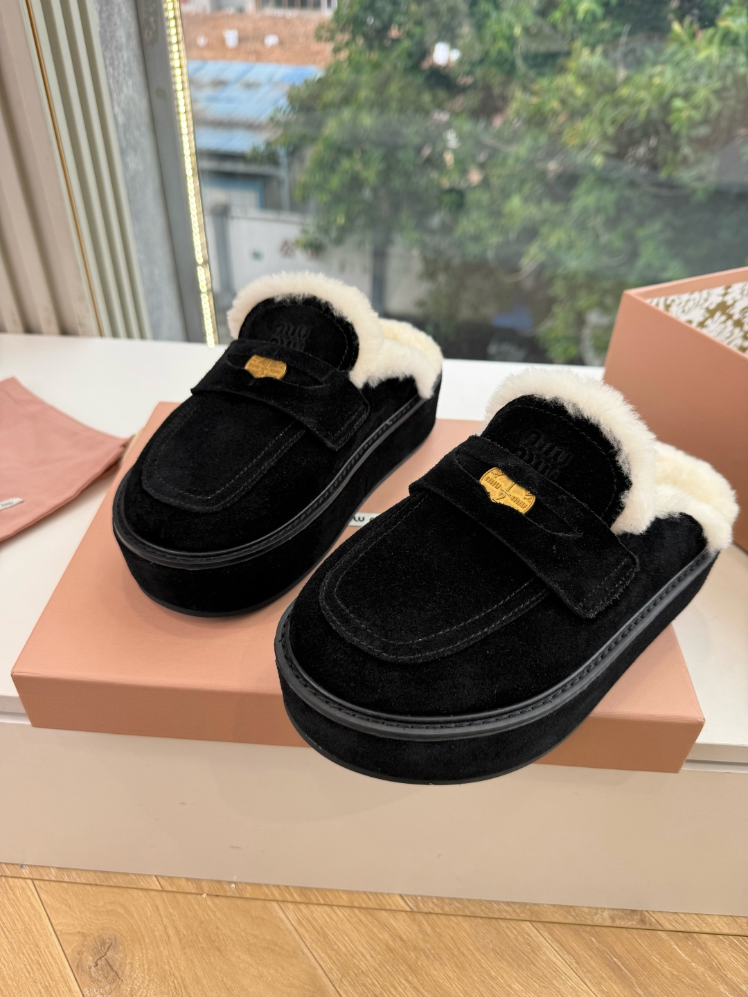 G021顶级羊毛内里miumiu新款穆勒鞋进口羊毛雪地靴棉鞋单鞋 简约造型,超轻原版开模鞋底,脚感妥妥满分 好穿好搭, G021顶级羊毛内里miumiu新款穆勒鞋进口羊毛雪地靴棉鞋单鞋 简约造型,超轻原版开模鞋底,脚感妥妥满分 好穿好搭,