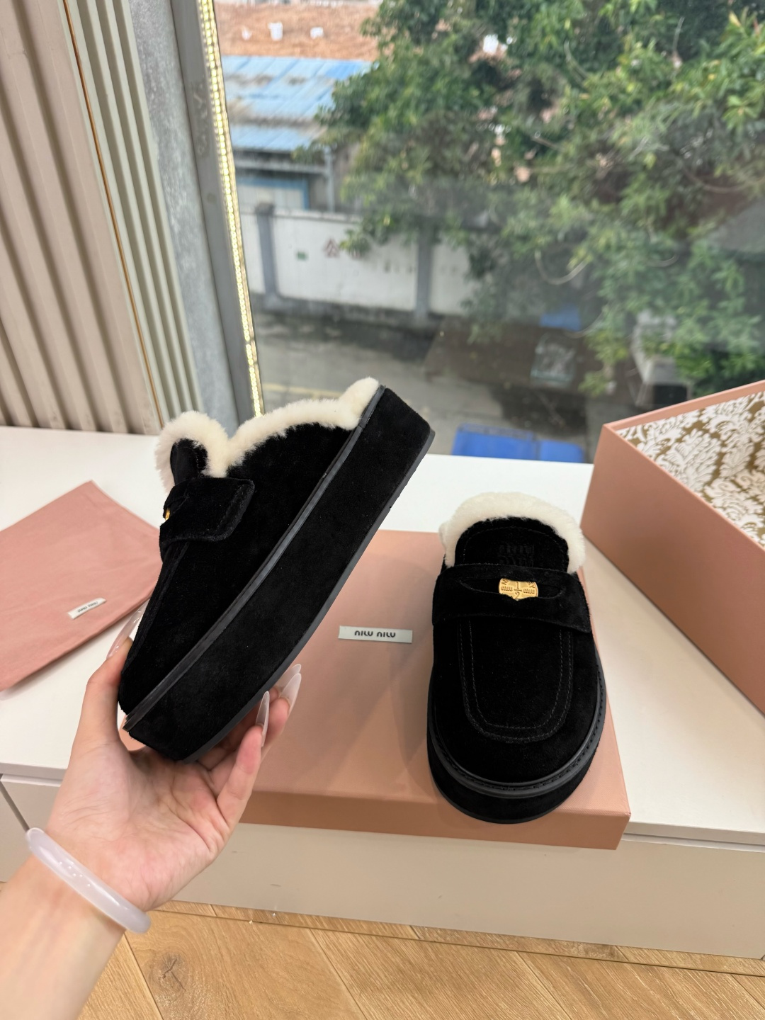 G021顶级羊毛内里miumiu新款穆勒鞋进口羊毛雪地靴棉鞋单鞋 简约造型,超轻原版开模鞋底,脚感妥妥满分 好穿好搭, G021顶级羊毛内里miumiu新款穆勒鞋进口羊毛雪地靴棉鞋单鞋 简约造型,超轻原版开模鞋底,脚感妥妥满分 好穿好搭,