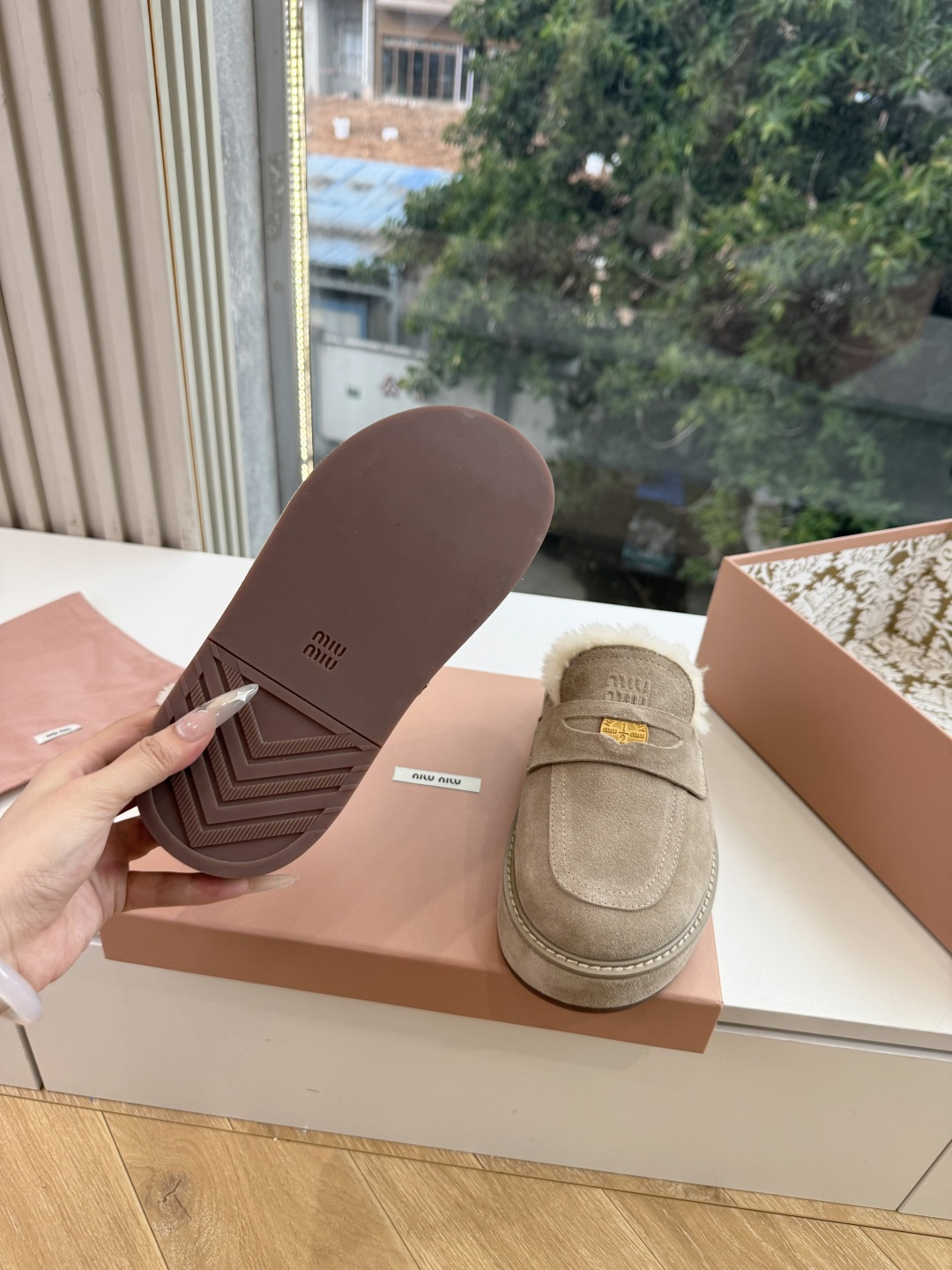 G021顶级羊毛内里miumiu新款穆勒鞋进口羊毛雪地靴棉鞋单鞋 简约造型,超轻原版开模鞋底,脚感妥妥满分 好穿好搭, G021顶级羊毛内里miumiu新款穆勒鞋进口羊毛雪地靴棉鞋单鞋 简约造型,超轻原版开模鞋底,脚感妥妥满分 好穿好搭,