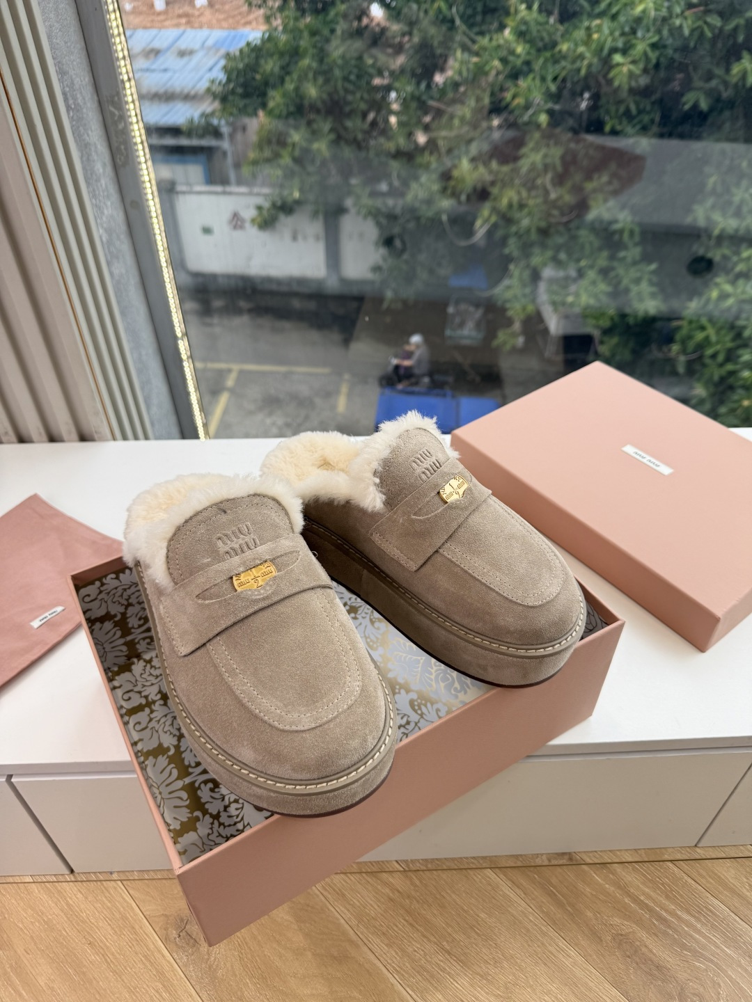 G021顶级羊毛内里miumiu新款穆勒鞋进口羊毛雪地靴棉鞋单鞋 简约造型,超轻原版开模鞋底,脚感妥妥满分 好穿好搭, G021顶级羊毛内里miumiu新款穆勒鞋进口羊毛雪地靴棉鞋单鞋 简约造型,超轻原版开模鞋底,脚感妥妥满分 好穿好搭,