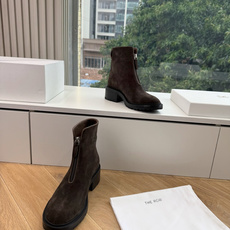 G059所见即所得The ro*2026新款切尔西短靴很少会看到一款会做到这么精细、而且对脚的包容性特别强,把脚型修饰得 G059所见即所得The ro*2026新款切尔西短靴很少会看到一款会做到这么精细、而且对脚的包容性特别强,把脚型修饰得