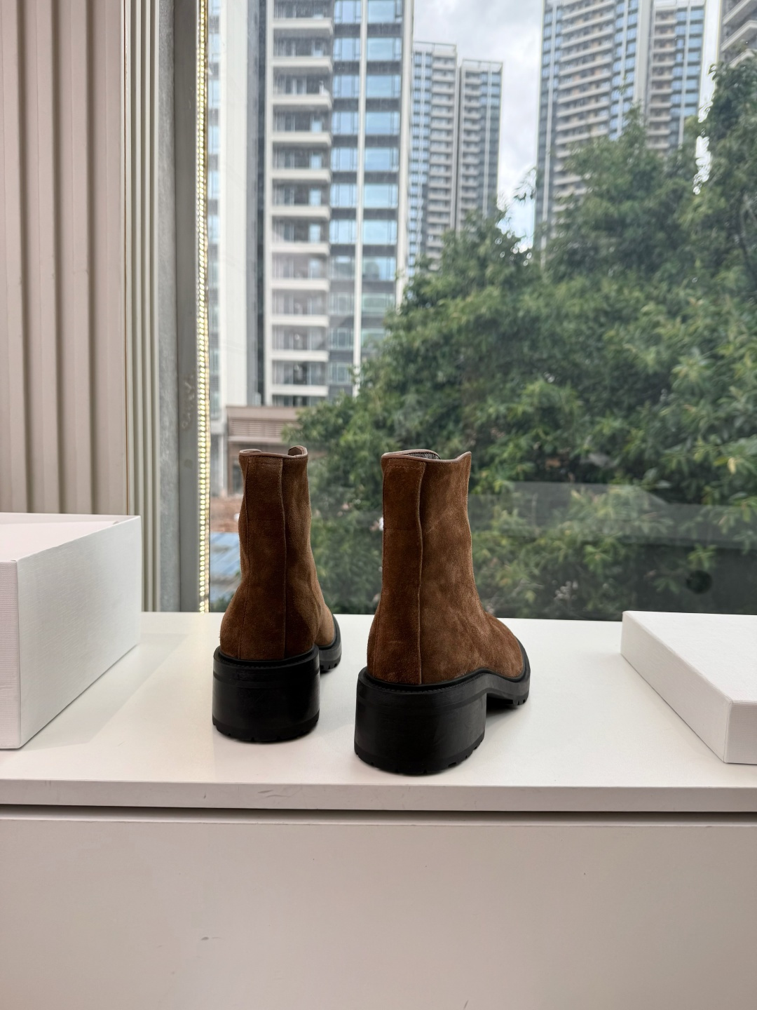 G059所见即所得The ro*2026新款切尔西短靴很少会看到一款会做到这么精细、而且对脚的包容性特别强,把脚型修饰得 G059所见即所得The ro*2026新款切尔西短靴很少会看到一款会做到这么精细、而且对脚的包容性特别强,把脚型修饰得