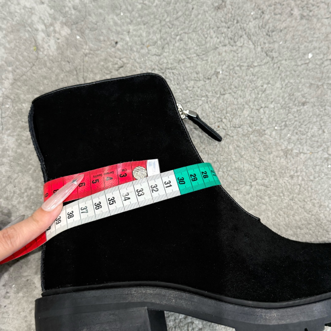 G059所见即所得The ro*2026新款切尔西短靴很少会看到一款会做到这么精细、而且对脚的包容性特别强，把脚型修饰得