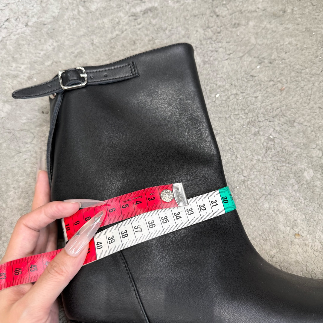 G012 MaisonMargiela | 把 Tabi短靴焊在脚上秋冬时节永远可以相信短靴,风度温度兼具,稳稳拿捏住时 G012 MaisonMargiela | 把 Tabi短靴焊在脚上秋冬时节永远可以相信短靴,风度温度兼具,稳稳拿捏住时
