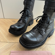 G002代购级别断货王爆款 Miumiu谬谬秋冬机车造型长靴松弛感限量走秀款一双封神复古切尔西短靴 🤩怎么穿都好看今夏时 G002代购级别断货王爆款 Miumiu谬谬秋冬机车造型长靴松弛感限量走秀款一双封神复古切尔西短靴 🤩怎么穿都好看今夏时