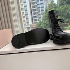 G002代购级别断货王爆款 Miumiu谬谬秋冬机车造型长靴松弛感限量走秀款一双封神复古切尔西短靴 🤩怎么穿都好看今夏时 G002代购级别断货王爆款 Miumiu谬谬秋冬机车造型长靴松弛感限量走秀款一双封神复古切尔西短靴 🤩怎么穿都好看今夏时