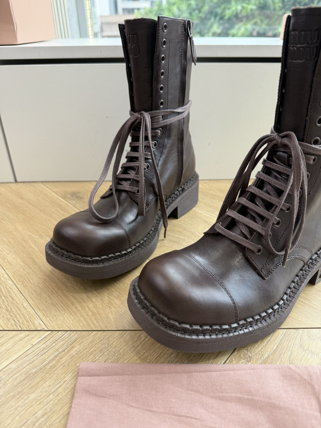 G002代购级别断货王爆款 Miumiu谬谬秋冬机车造型长靴松弛感限量走秀款一双封神复古切尔西短靴 🤩怎么穿都好看今夏时