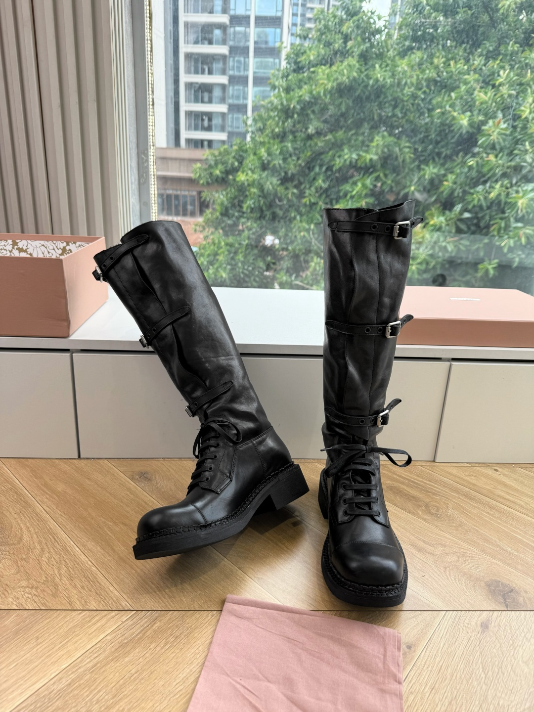G002代购级别断货王爆款 Miumiu谬谬秋冬机车造型长靴松弛感限量走秀款一双封神复古骑士靴 🤩怎么穿都好看今夏时髦精