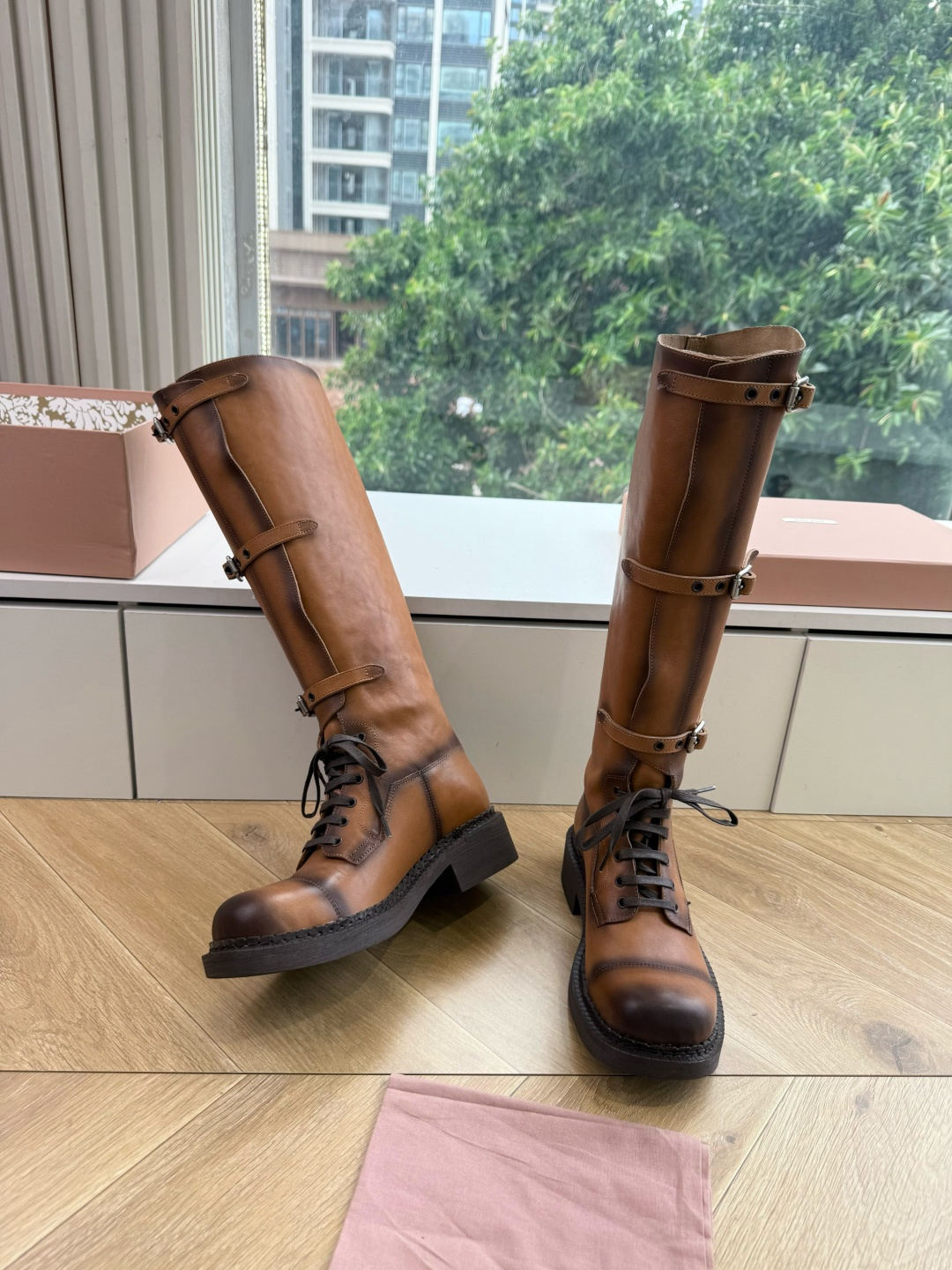 G002代购级别断货王爆款 Miumiu谬谬秋冬机车造型长靴松弛感限量走秀款一双封神复古骑士靴 🤩怎么穿都好看今夏时髦精