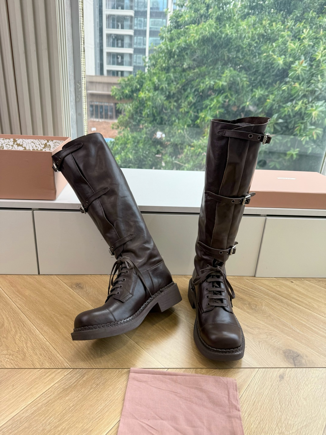 G002代购级别断货王爆款 Miumiu谬谬秋冬机车造型长靴松弛感限量走秀款一双封神复古骑士靴 🤩怎么穿都好看今夏时髦精