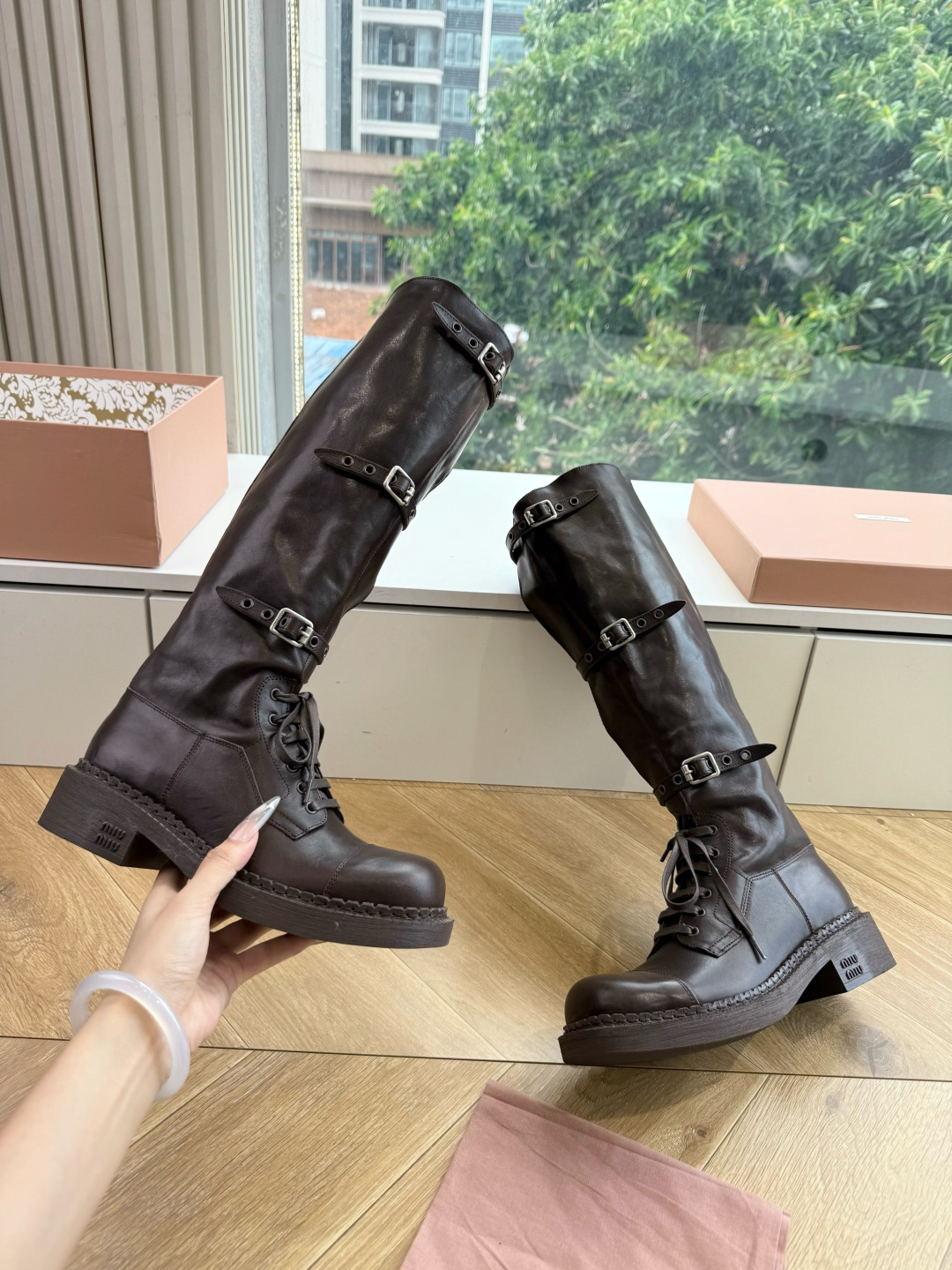 G002代购级别断货王爆款 Miumiu谬谬秋冬机车造型长靴松弛感限量走秀款一双封神复古骑士靴 🤩怎么穿都好看今夏时髦精