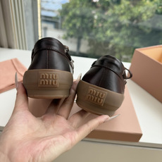 G261独家首发MIUMIU*缪缪厚底新款英伦风系带乐福鞋 🤩怎么穿都好看今夏时髦精最爱 看起来不怎么舒服 上脚超级舒服 G261独家首发MIUMIU*缪缪厚底新款英伦风系带乐福鞋 🤩怎么穿都好看今夏时髦精最爱 看起来不怎么舒服 上脚超级舒服