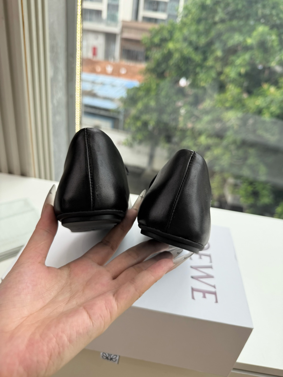 G193顶级品质LOEWE 罗意威穆乐法式复古感系带单鞋 ✔️饰以Anagram Pebble标志性元素的新款尽显 优雅
