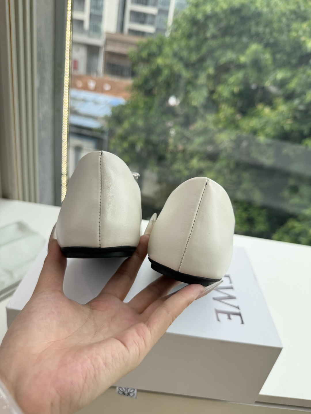 G193顶级品质LOEWE 罗意威穆乐法式复古感系带单鞋 ✔️饰以Anagram Pebble标志性元素的新款尽显 优雅
