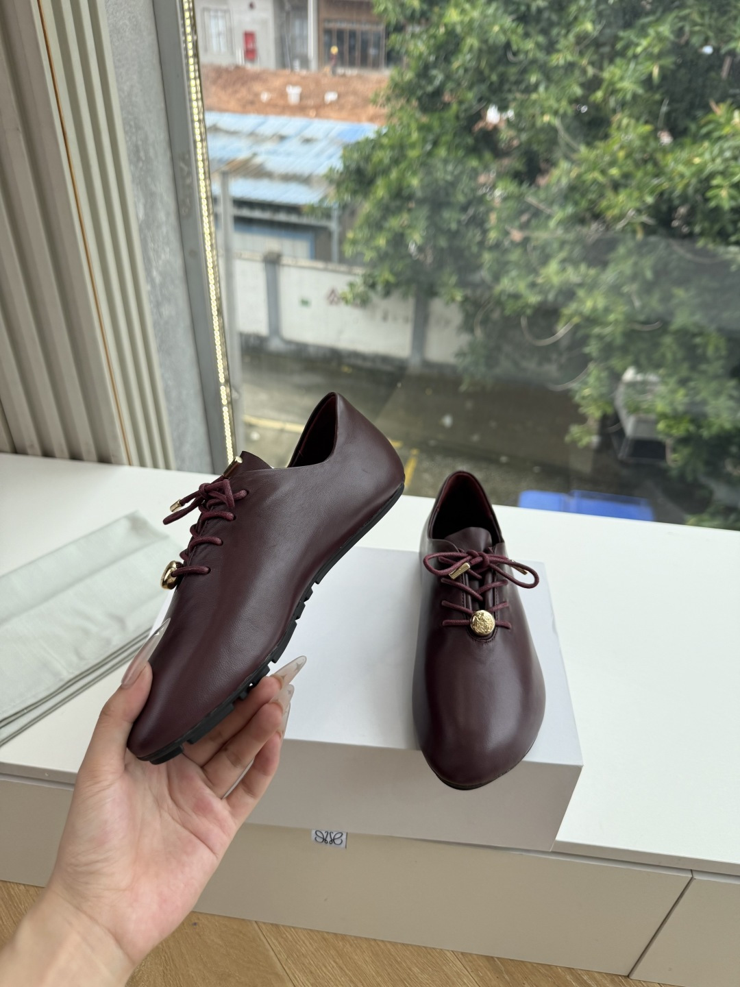 G193顶级品质LOEWE 罗意威穆乐法式复古感系带单鞋 ✔️饰以Anagram Pebble标志性元素的新款尽显 优雅 G193顶级品质LOEWE 罗意威穆乐法式复古感系带单鞋 ✔️饰以Anagram Pebble标志性元素的新款尽显 优雅