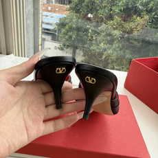 G289 VALENTINO华伦天奴凉鞋经典单鞋春夏VLOGO SIGNATURE鞋型线条流畅.版型超赞上脚舒适.增高. G289 VALENTINO华伦天奴凉鞋经典单鞋春夏VLOGO SIGNATURE鞋型线条流畅.版型超赞上脚舒适.增高.