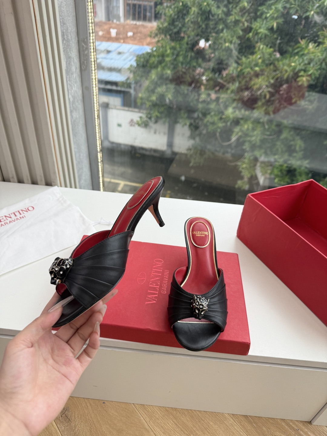 G289 VALENTINO华伦天奴凉鞋经典单鞋春夏VLOGO SIGNATURE鞋型线条流畅.版型超赞上脚舒适.增高. G289 VALENTINO华伦天奴凉鞋经典单鞋春夏VLOGO SIGNATURE鞋型线条流畅.版型超赞上脚舒适.增高.