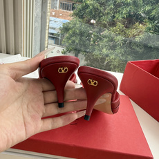 G289 VALENTINO华伦天奴凉鞋经典单鞋春夏VLOGO SIGNATURE鞋型线条流畅.版型超赞上脚舒适.增高. G289 VALENTINO华伦天奴凉鞋经典单鞋春夏VLOGO SIGNATURE鞋型线条流畅.版型超赞上脚舒适.增高.
