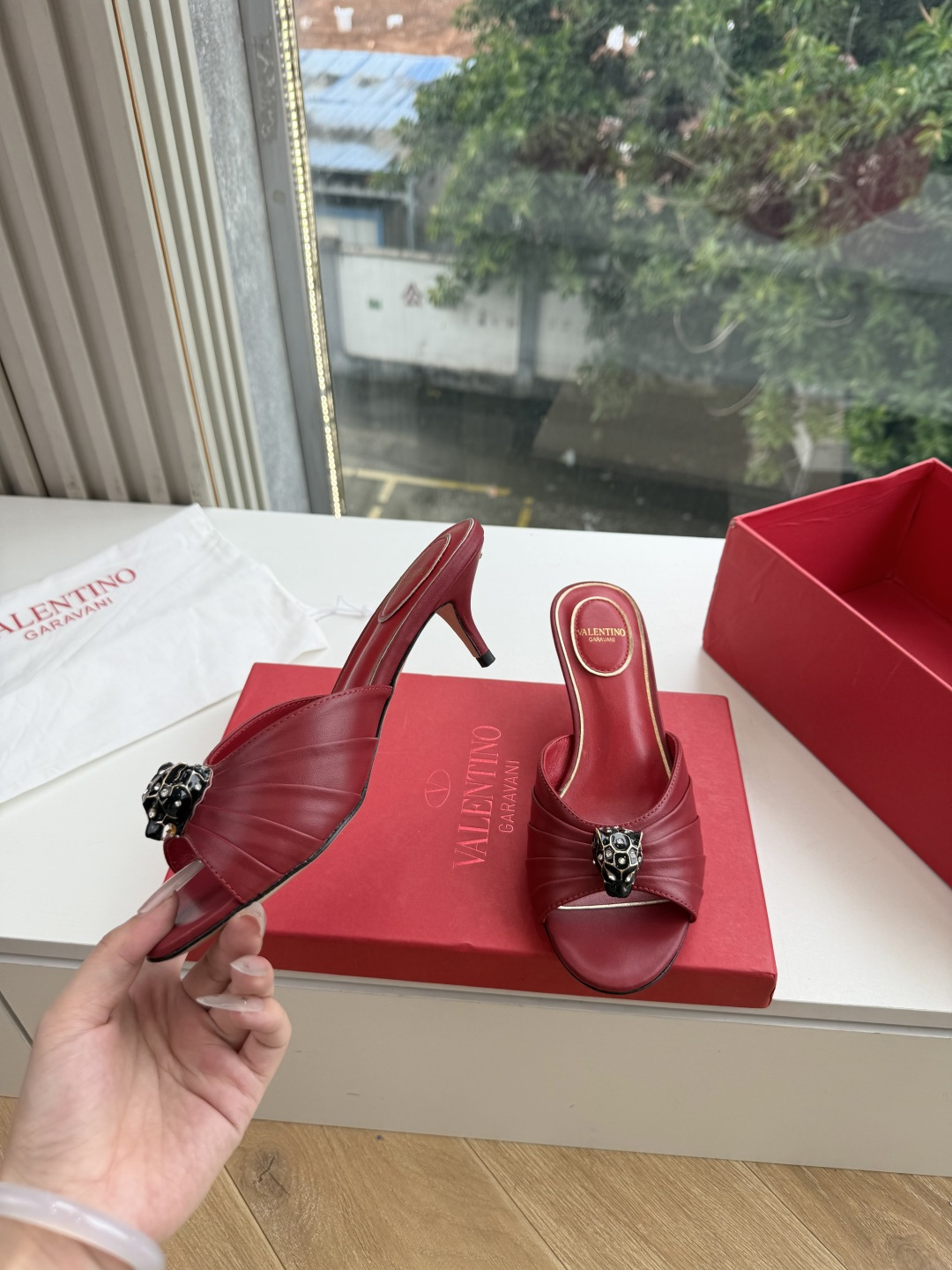 G289 VALENTINO华伦天奴凉鞋经典单鞋春夏VLOGO SIGNATURE鞋型线条流畅.版型超赞上脚舒适.增高. G289 VALENTINO华伦天奴凉鞋经典单鞋春夏VLOGO SIGNATURE鞋型线条流畅.版型超赞上脚舒适.增高.