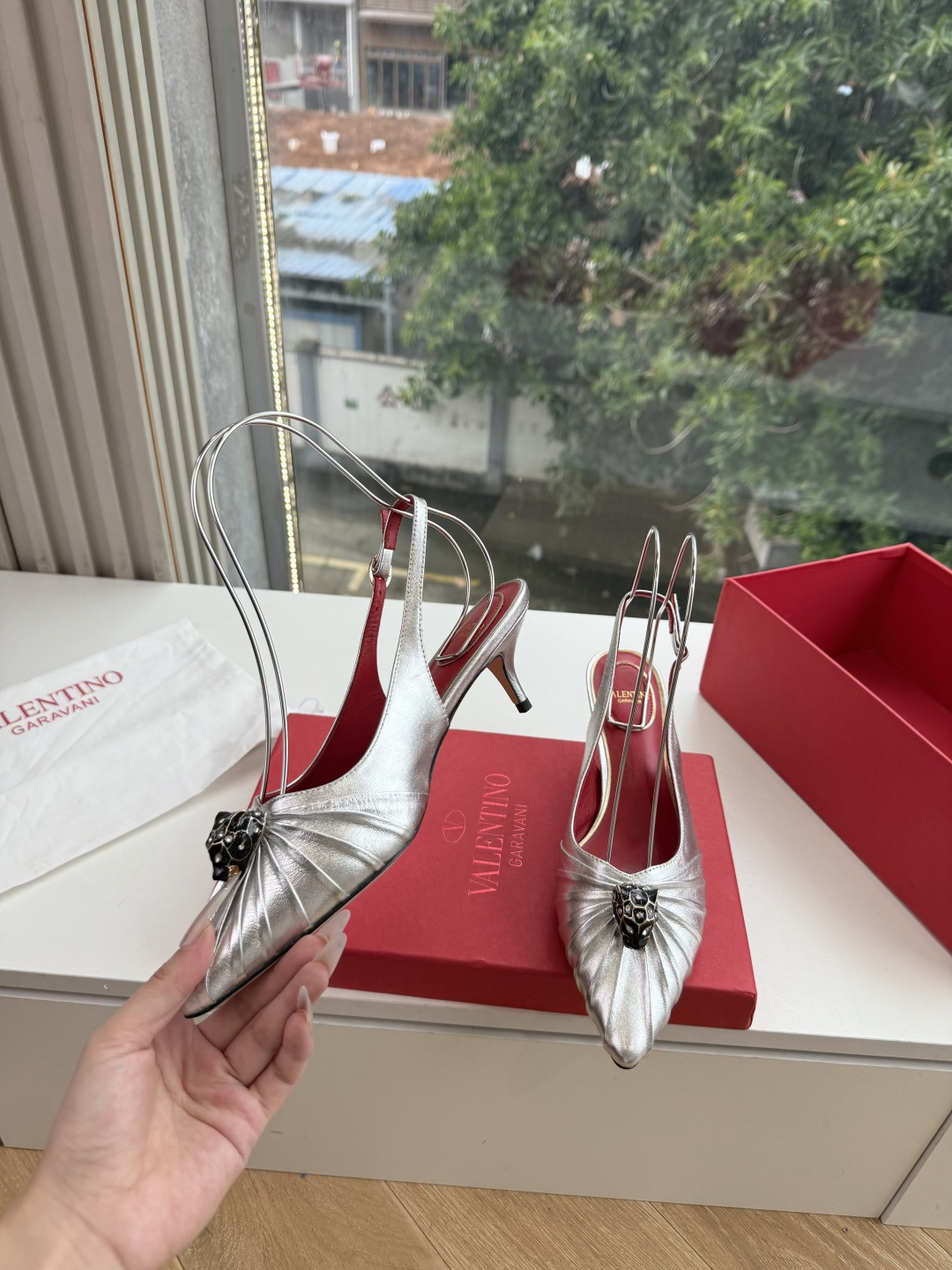 G289 VALENTINO华伦天奴凉鞋经典单鞋春夏VLOGO SIGNATURE鞋型线条流畅.版型超赞上脚舒适.增高. G289 VALENTINO华伦天奴凉鞋经典单鞋春夏VLOGO SIGNATURE鞋型线条流畅.版型超赞上脚舒适.增高.