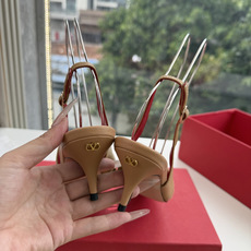 G289 VALENTINO华伦天奴凉鞋经典单鞋春夏VLOGO SIGNATURE鞋型线条流畅.版型超赞上脚舒适.增高. G289 VALENTINO华伦天奴凉鞋经典单鞋春夏VLOGO SIGNATURE鞋型线条流畅.版型超赞上脚舒适.增高.