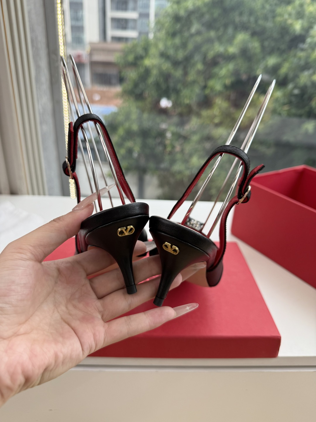 G289 VALENTINO华伦天奴凉鞋经典单鞋春夏VLOGO SIGNATURE鞋型线条流畅.版型超赞上脚舒适.增高. G289 VALENTINO华伦天奴凉鞋经典单鞋春夏VLOGO SIGNATURE鞋型线条流畅.版型超赞上脚舒适.增高.