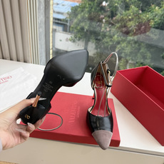 G289 VALENTINO华伦天奴凉鞋经典凉鞋春夏VLOGO SIGNATURE鞋型线条流畅.版型超赞上脚舒适.增高. G289 VALENTINO华伦天奴凉鞋经典凉鞋春夏VLOGO SIGNATURE鞋型线条流畅.版型超赞上脚舒适.增高.